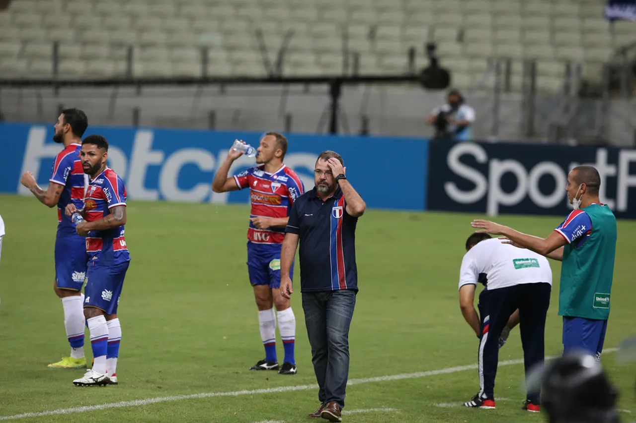 Enderson Moreira vai fazer mudança com ausência de Romarinho
