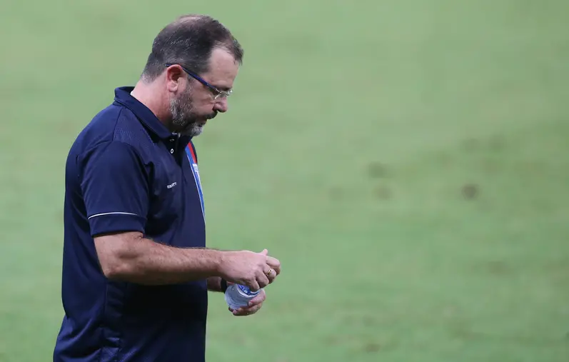 Enderson Moreira está afastado do Fortaleza em virtude de Covid-19