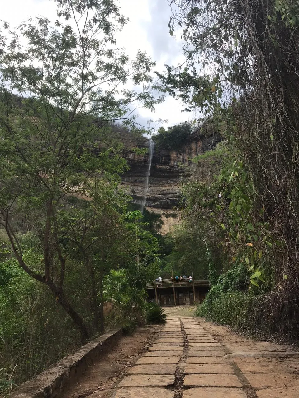 No pé da bica, uma obra de urbanização do parque de 900 mil metros quadrados ainda está incompleta