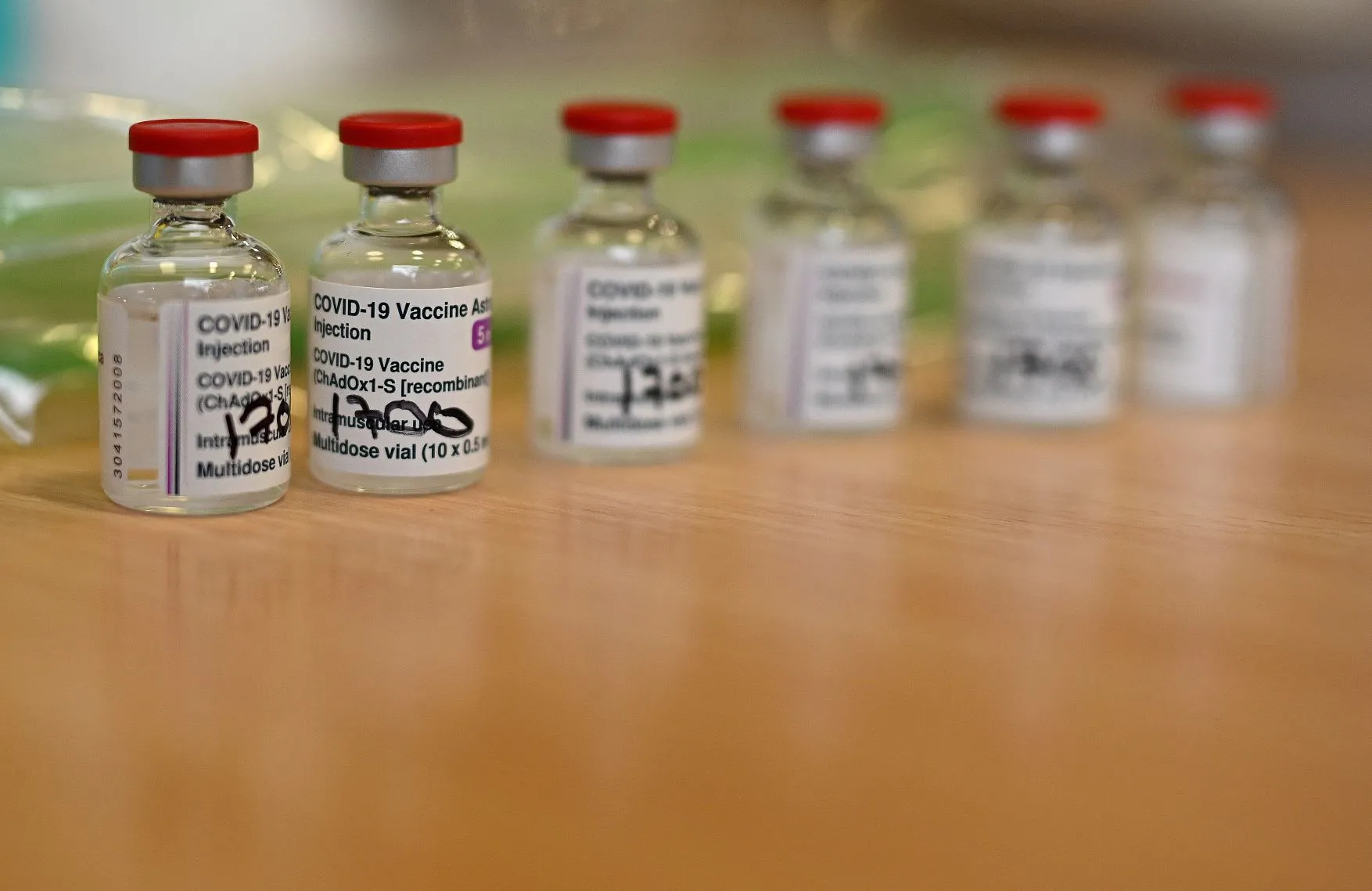 Vacina deve receber rótulos com informações em Português para, aí sim, ser distribuída