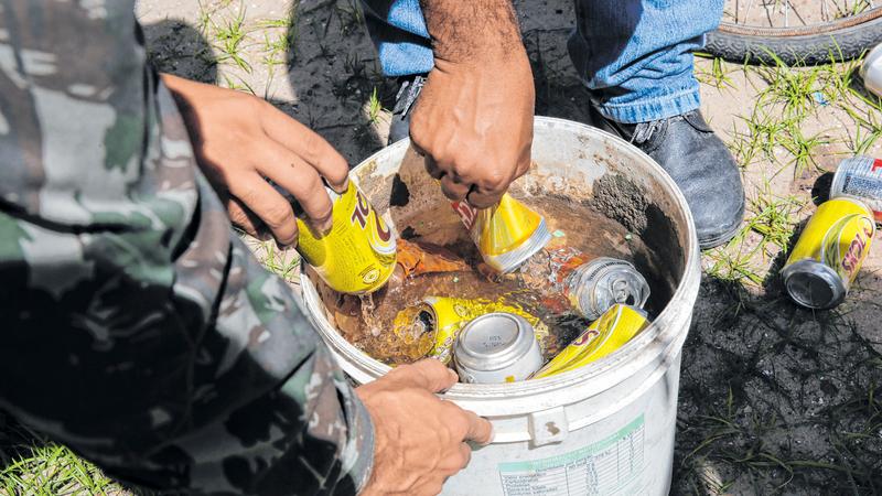 Lixo descartado de forma inapropriada pode acumular água e virar ambiente de proliferação do mosquito Aedes