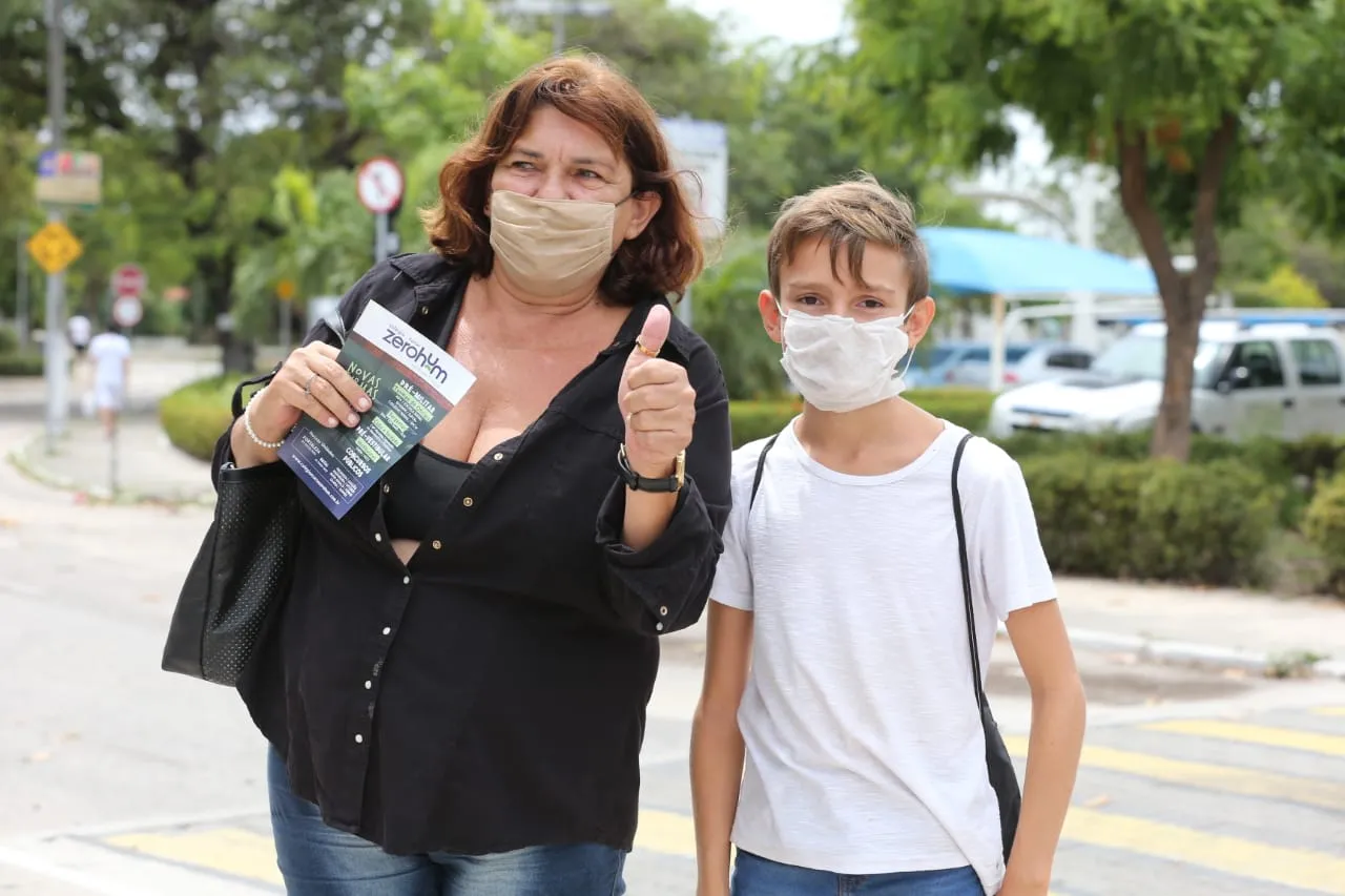 Com apenas 15 anos, o candidato esteve acompanhado da mãe