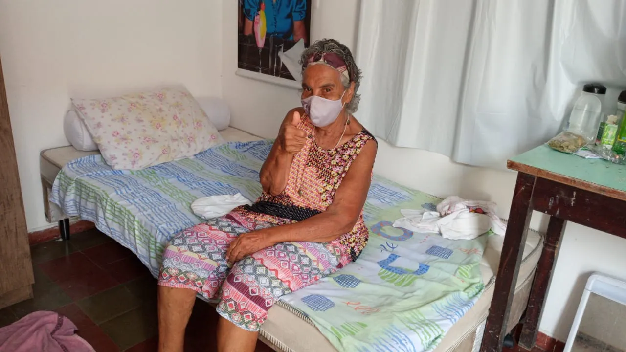 Após meses de cuidado e isolamento, a interna da Casa de Nazaré aguarda com ansiedade o retorno gradual de seu antigo cotidiano
