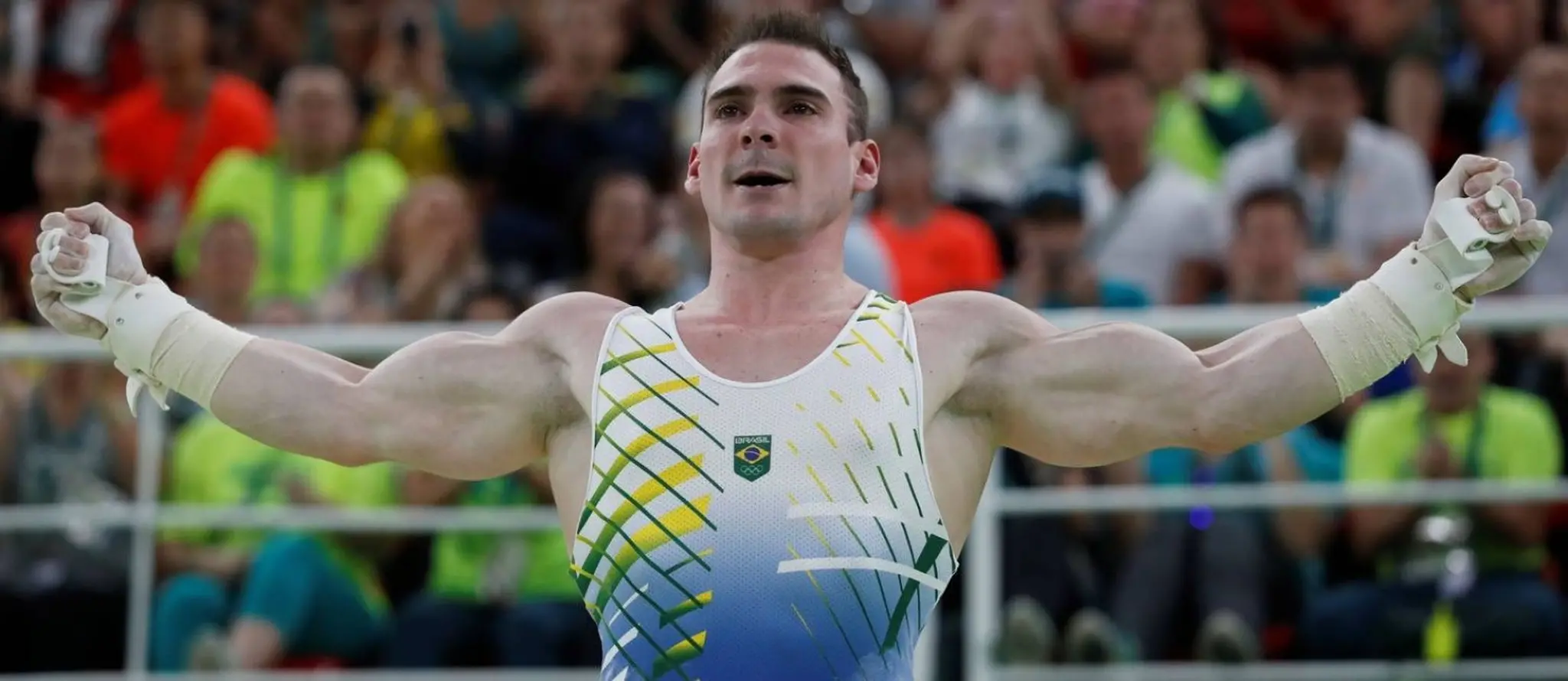 O bolsa atleta é entregue para atletas de modalidades como futebol e ginástica olímpica, a exemplo do medalhistas Arthur Zanetti