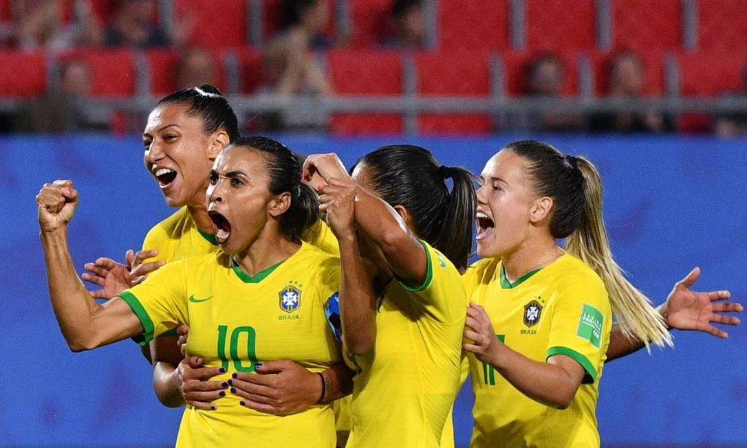 Na Seleção Brasileira feminina de futebol, 17 das 23 convocadas para os últimos Jogos Olímpicos receberam o Bolso Atleta