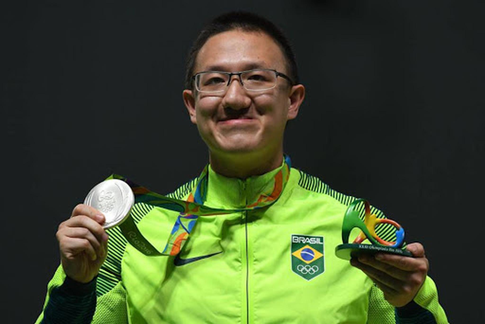 Medalhista de prata nas Olimpíadas do Rio de Janeiro, Felipe Wu, do Tiro Esportivo, recebeu o Bolsa Atleta