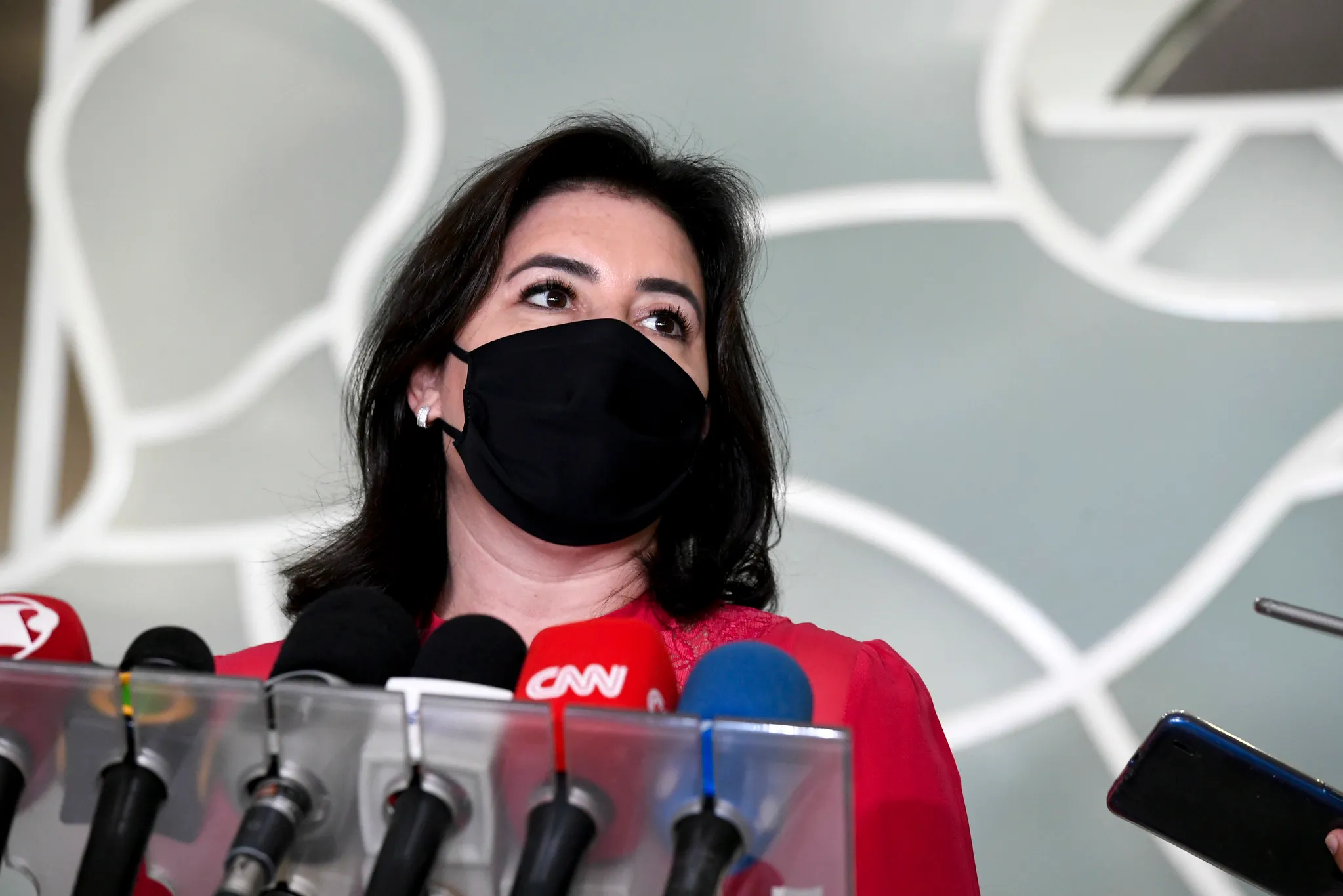 Sem apoio do próprio partido, a senadora Simone Tebet (MDB) concorre de maneira independente à presidência da Casa