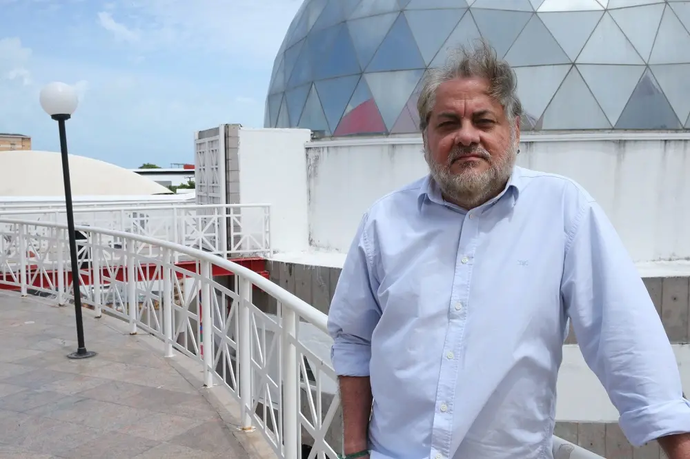 Antropólogo e jornalista estava no cargo desde 2012