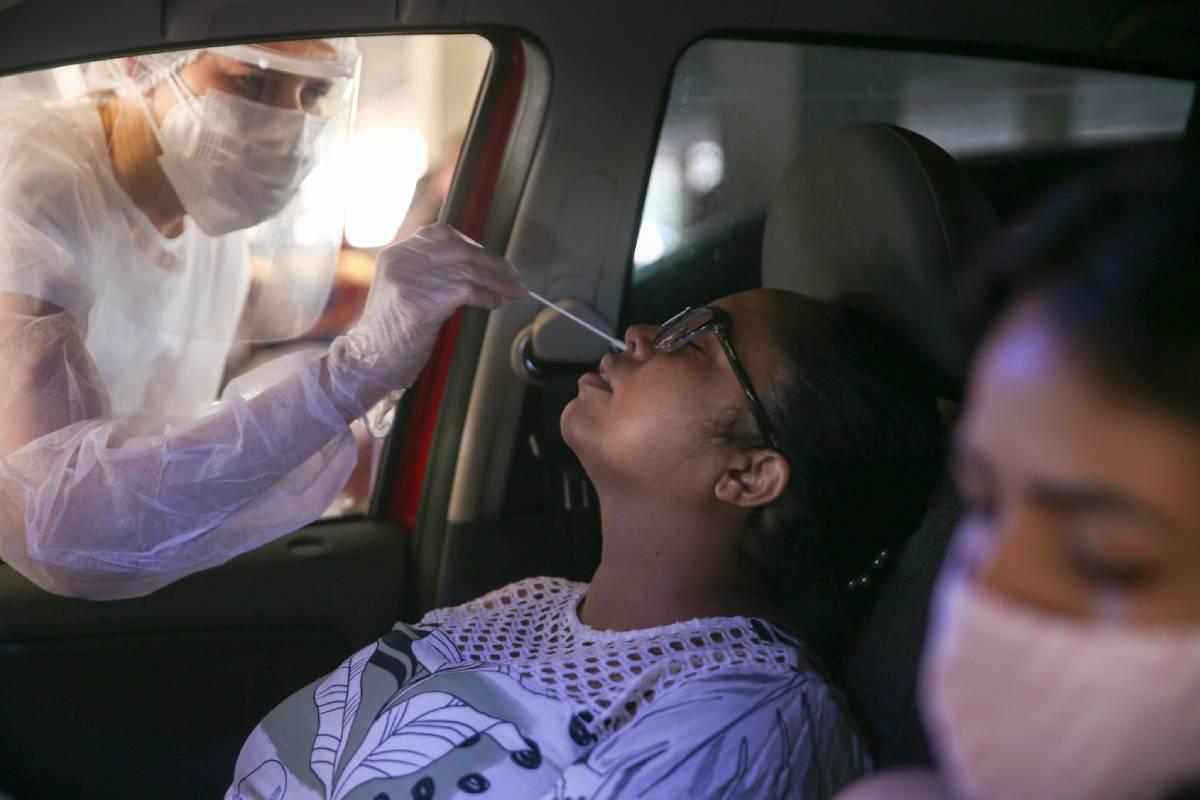 As taxas de positividade indicam que, hoje, em cada três testes aplicados no Ceará, um dá positivo.