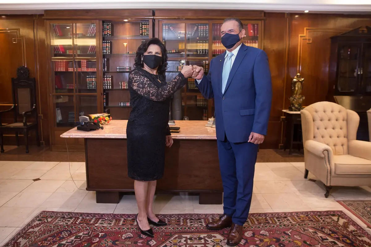 Nova presidente do TJCE, Nailde Pinheiro, com o agora ex-presidente Washington Araújo