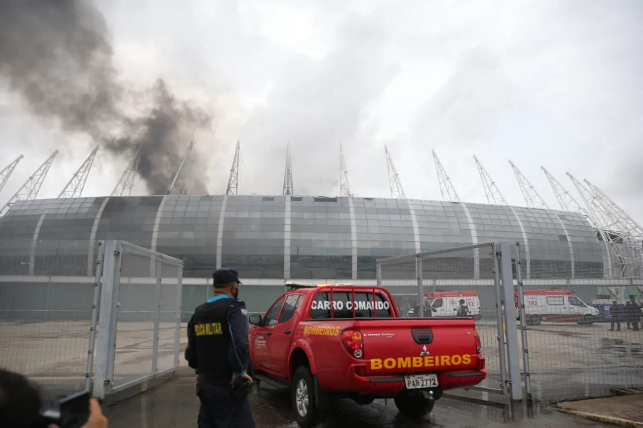 Incêndio começou por volta das 10 horas