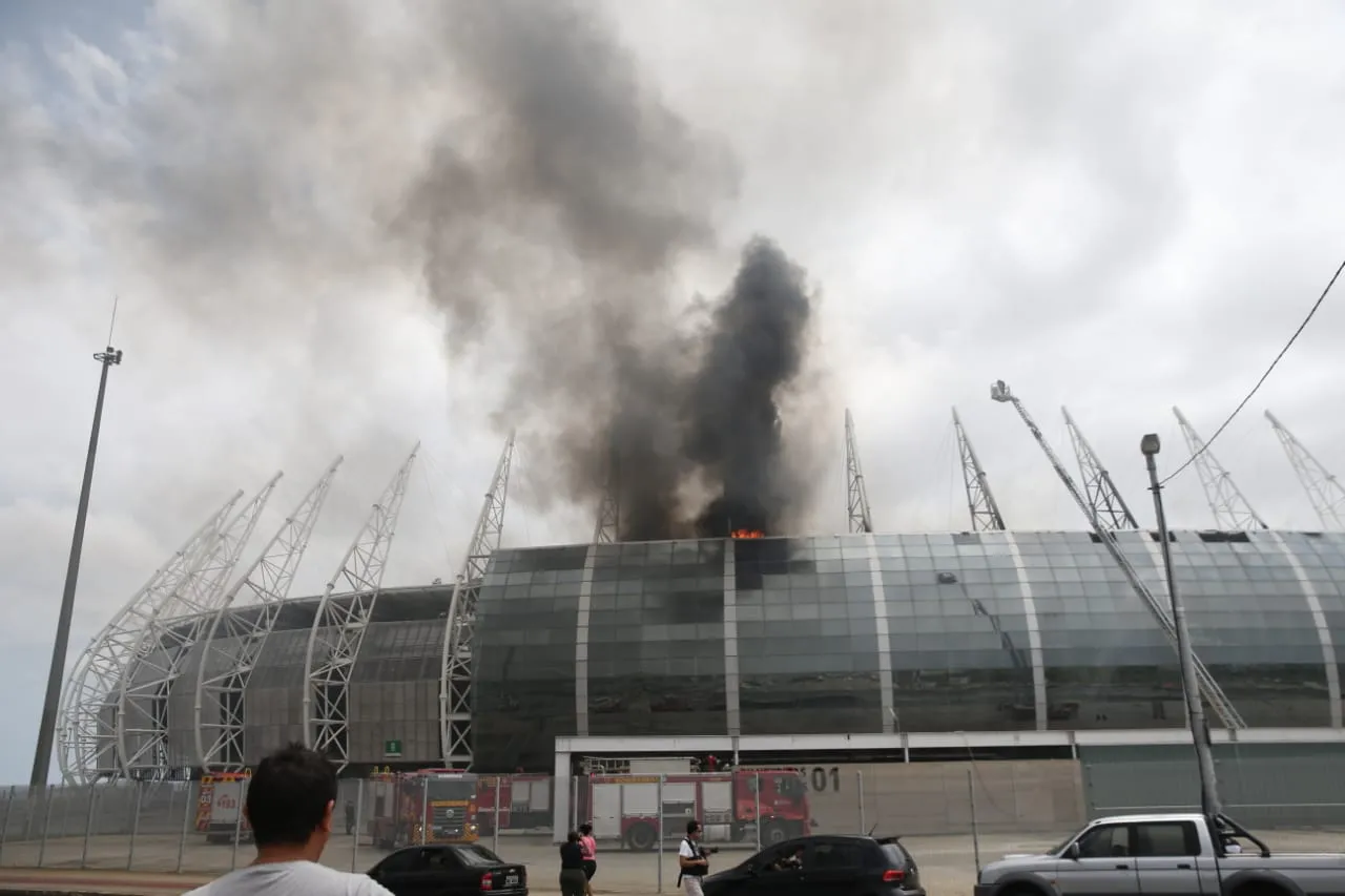 O incêndio teria iniciado em uma das cabines de rádio do equipamento