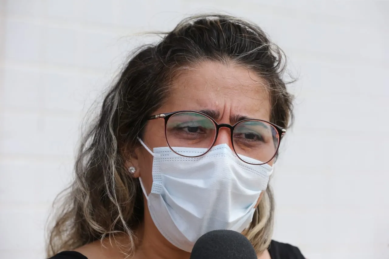 Tatiana, esposa do dono da embarcação, diz que há poucas informações sobre o desaparecimento