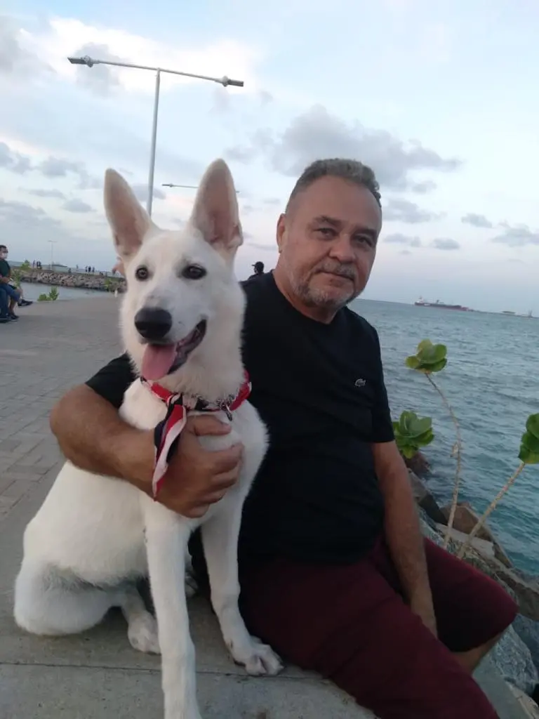 Domingos, um dos tripulantes, tem experiência com o mar