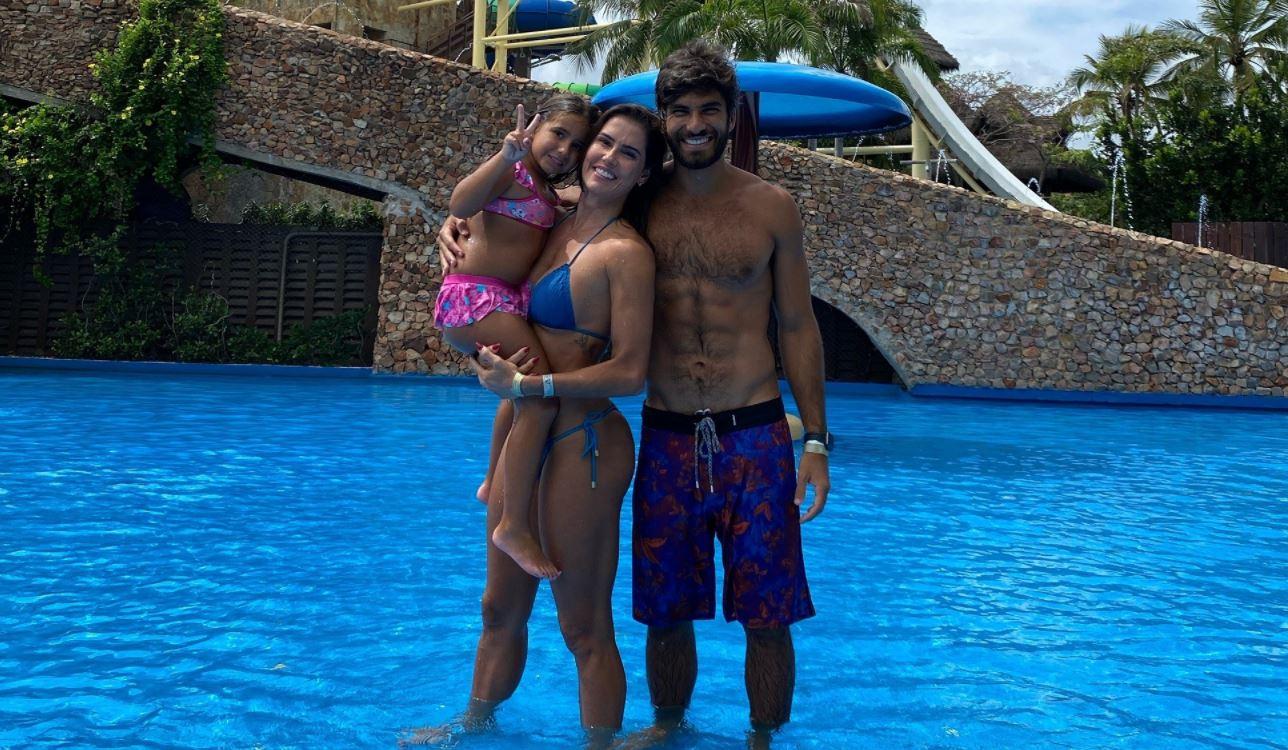 Deborah Secco e família