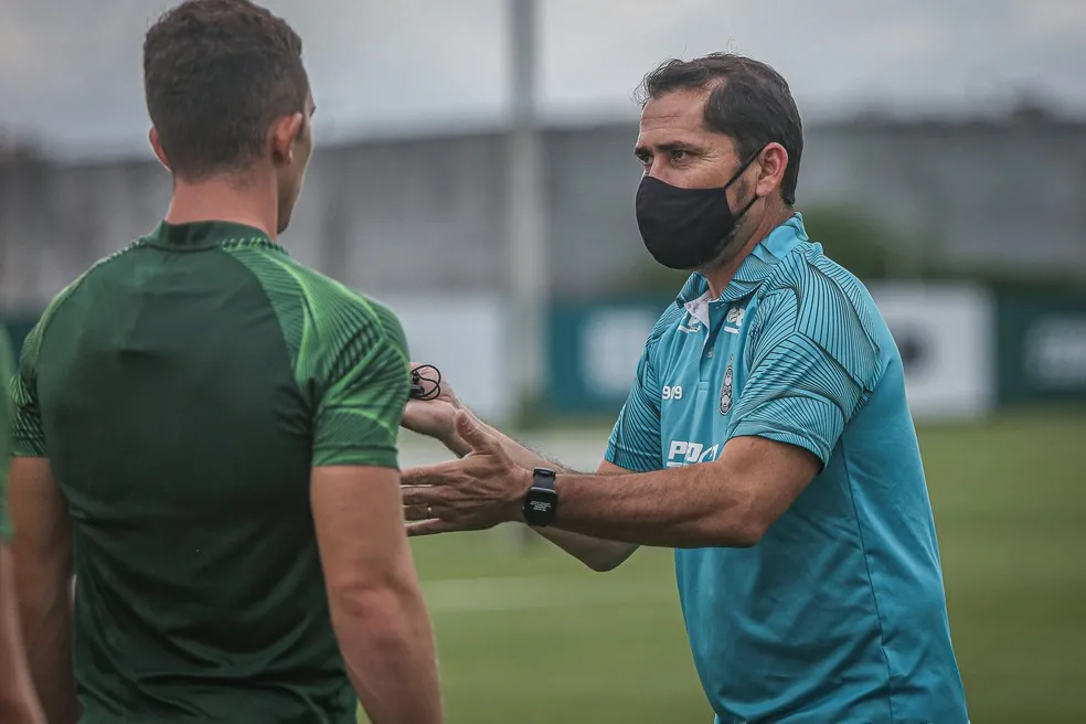 O técnico Gustavo Morínigo tem cinco desfalques para enfrentar o Fortaleza