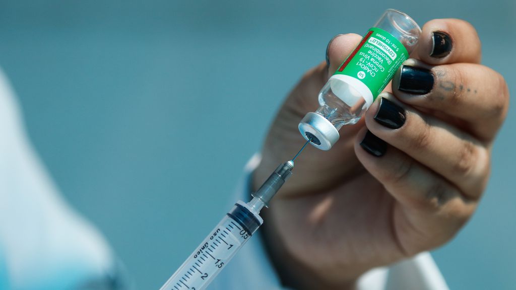 Resultado de imagem para Anvisa retira obrigação de fase 3 no Brasil para autorizar vacina