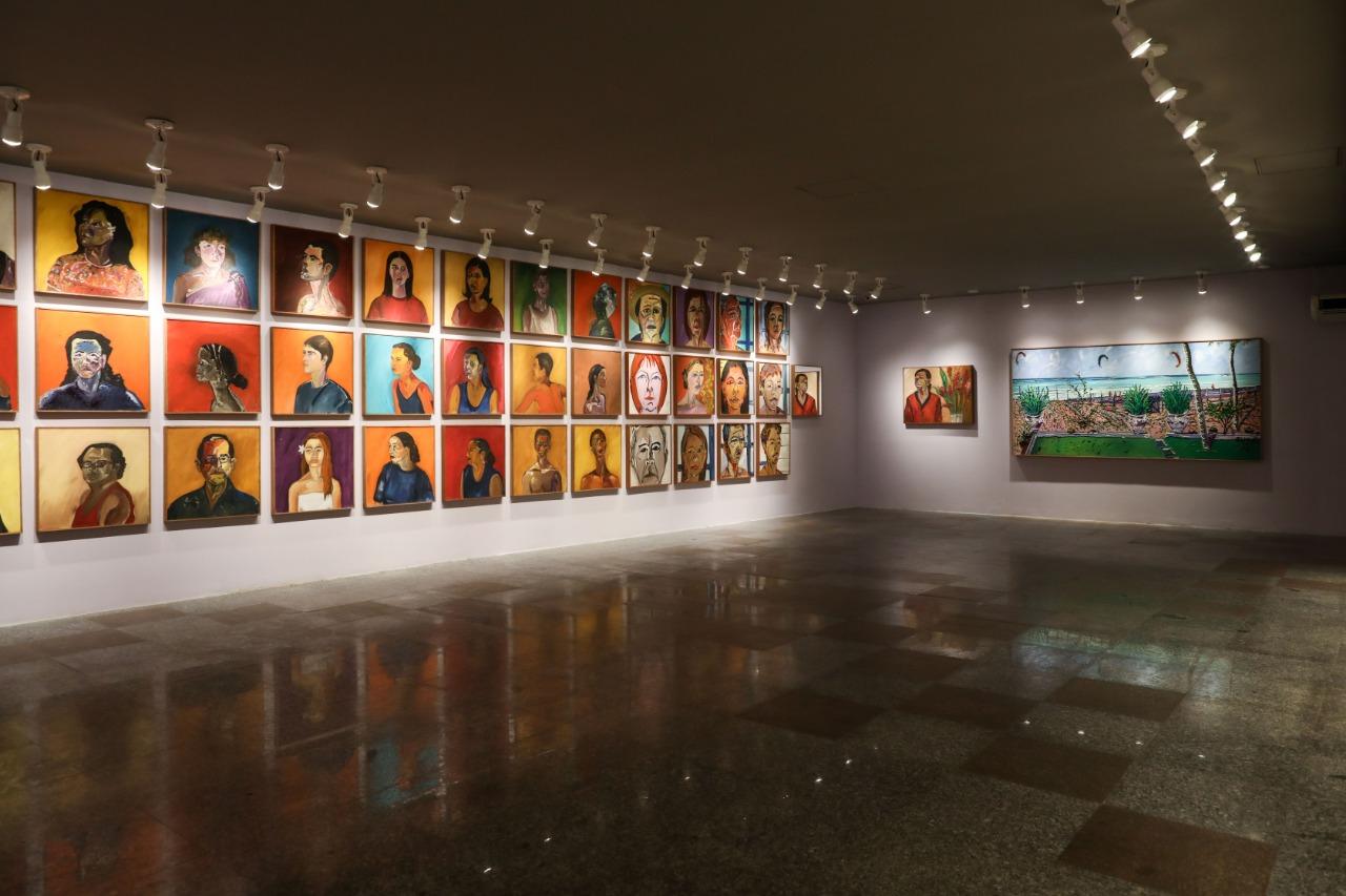 Esta é uma imagem da exposição Realtopia