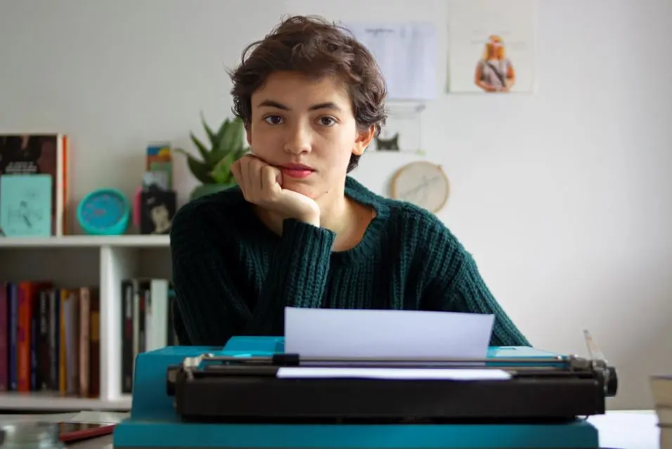 Nádia Camuça, escritora