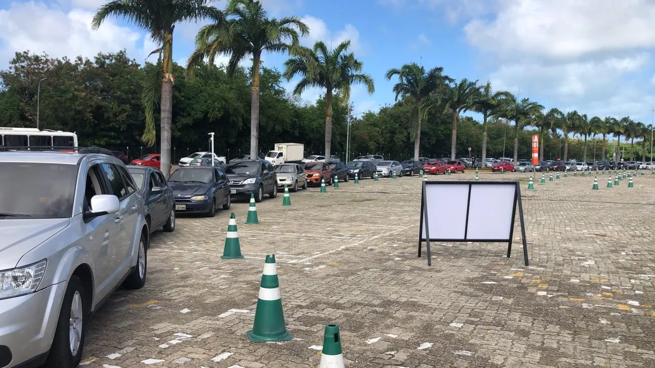 Até o início da tarde, o estacionamento do local continuava com lotação de veículos.