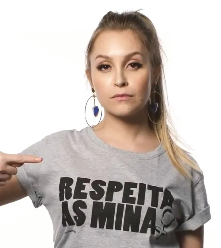 Equipe de Carla Diaz publicou imagem e mensagem nas redes sociais da atriz