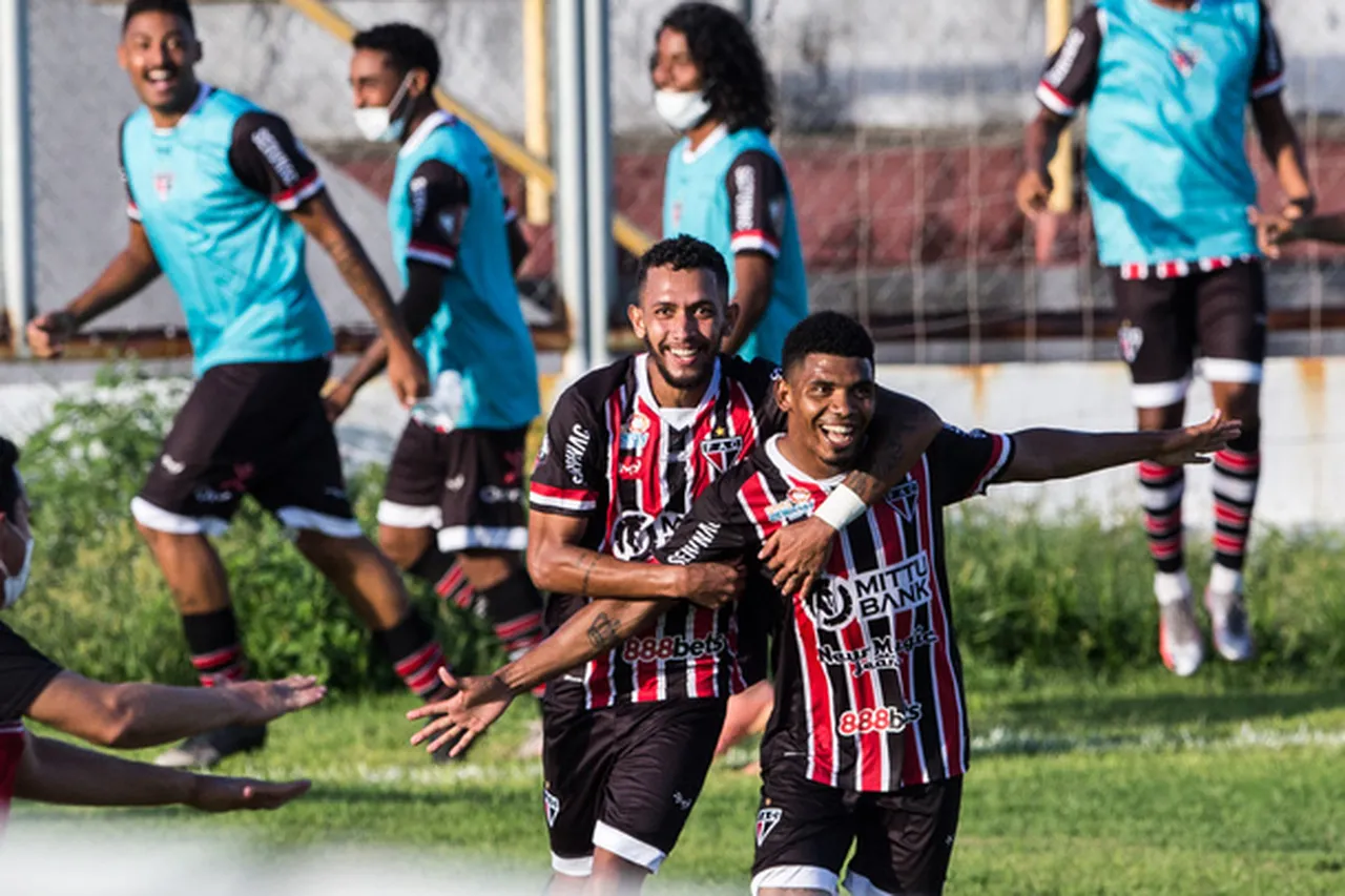 O Ferroviário largou na frente na semifinal da Fares Lopes ao golear o Caucaia por 3 a 0 e está com um pé na decisão da competição