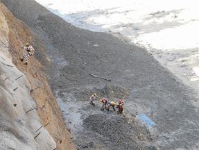 equipe de resgate no acidente do Himalaia