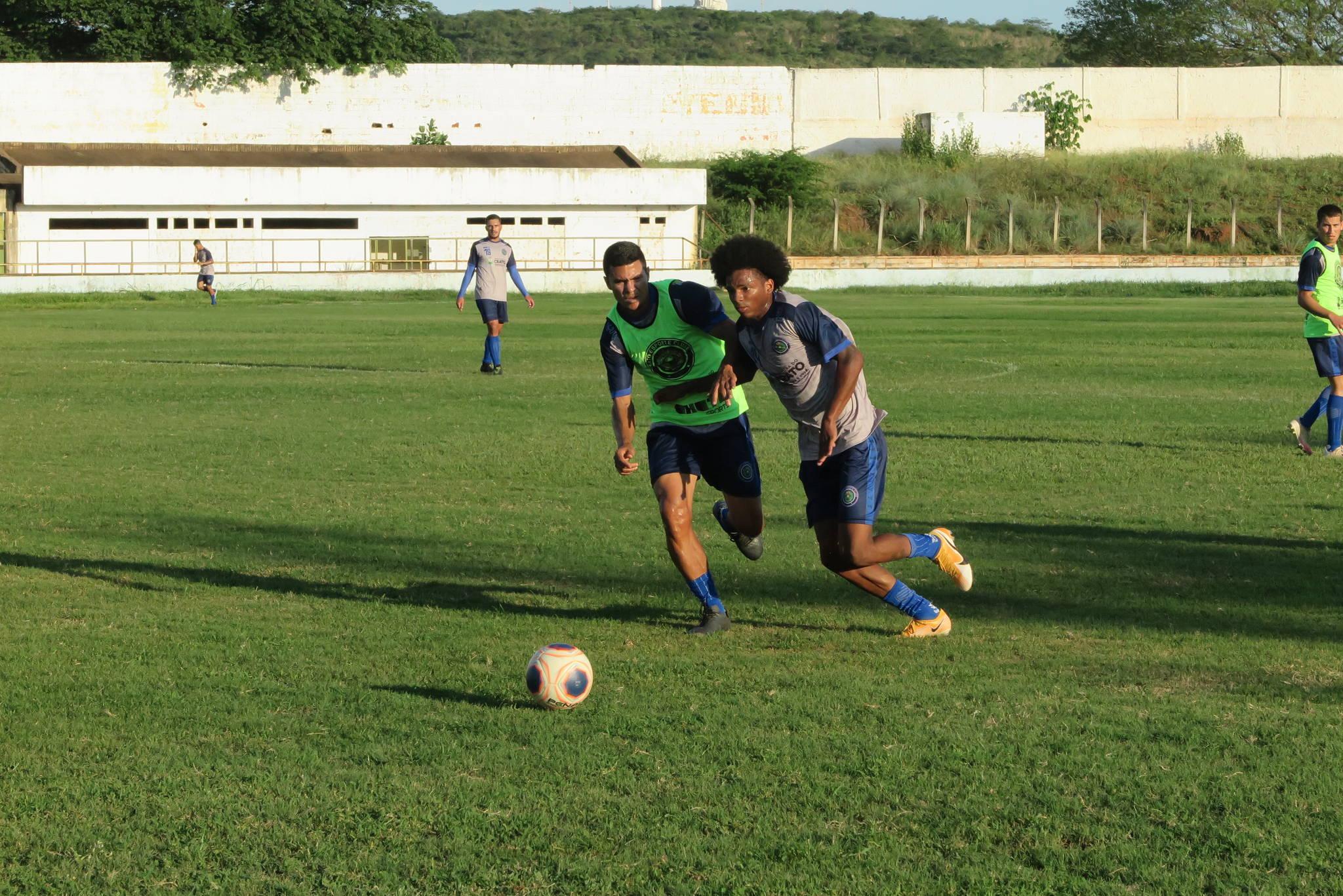 Crato treina no estádio Mirandão, na sede do município