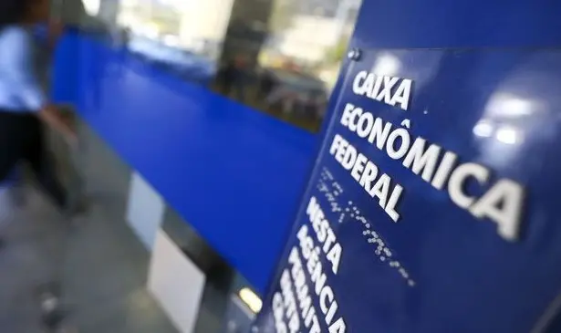 Fachada de uma agência da Caixa econômica Federal onde trabalhadores podem sacar o pis 2021