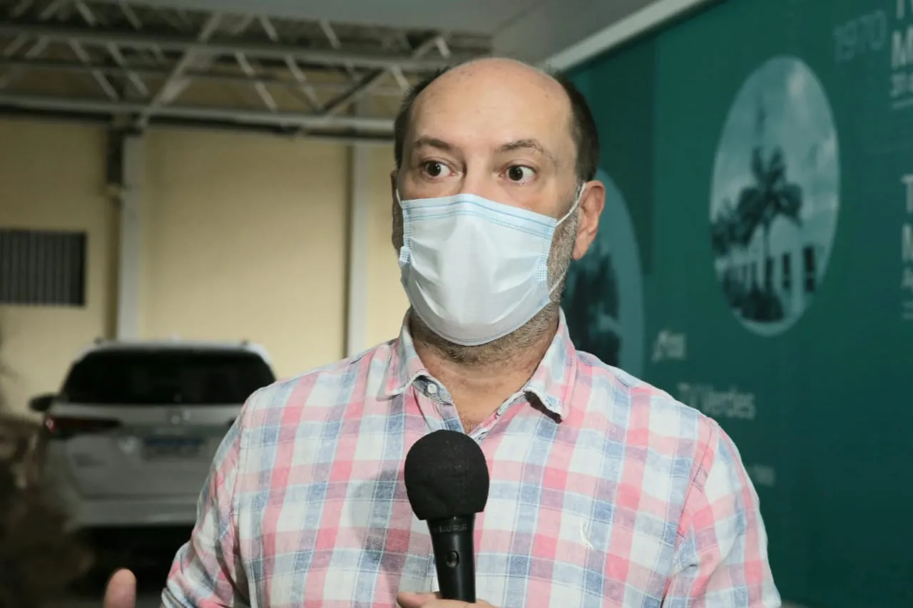 Ivo destacou, ainda, que tem lutado para combater as 'furas nas filas' de atendimento na Santa Casa de Sobral, hospital alvo de denúncia do Ministério Público Federal