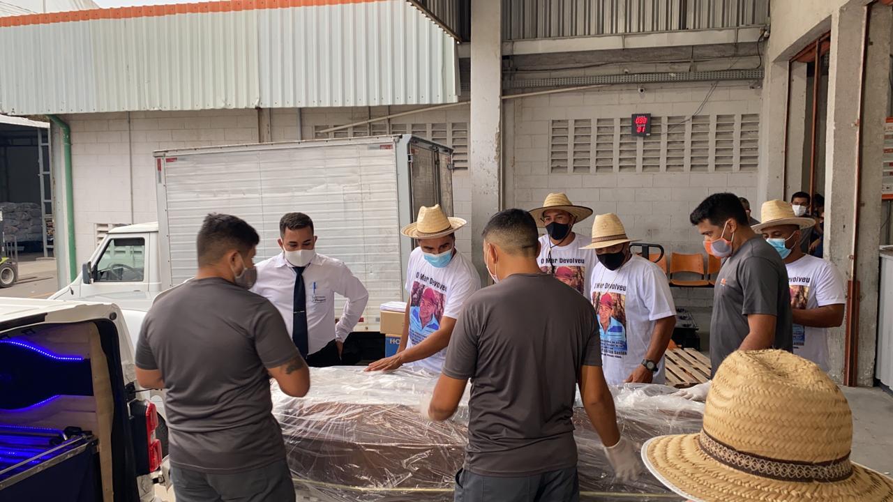 Corpo de pescador que estava na lancha que desapareceu no Rio de Janeiro chega a Fortaleza