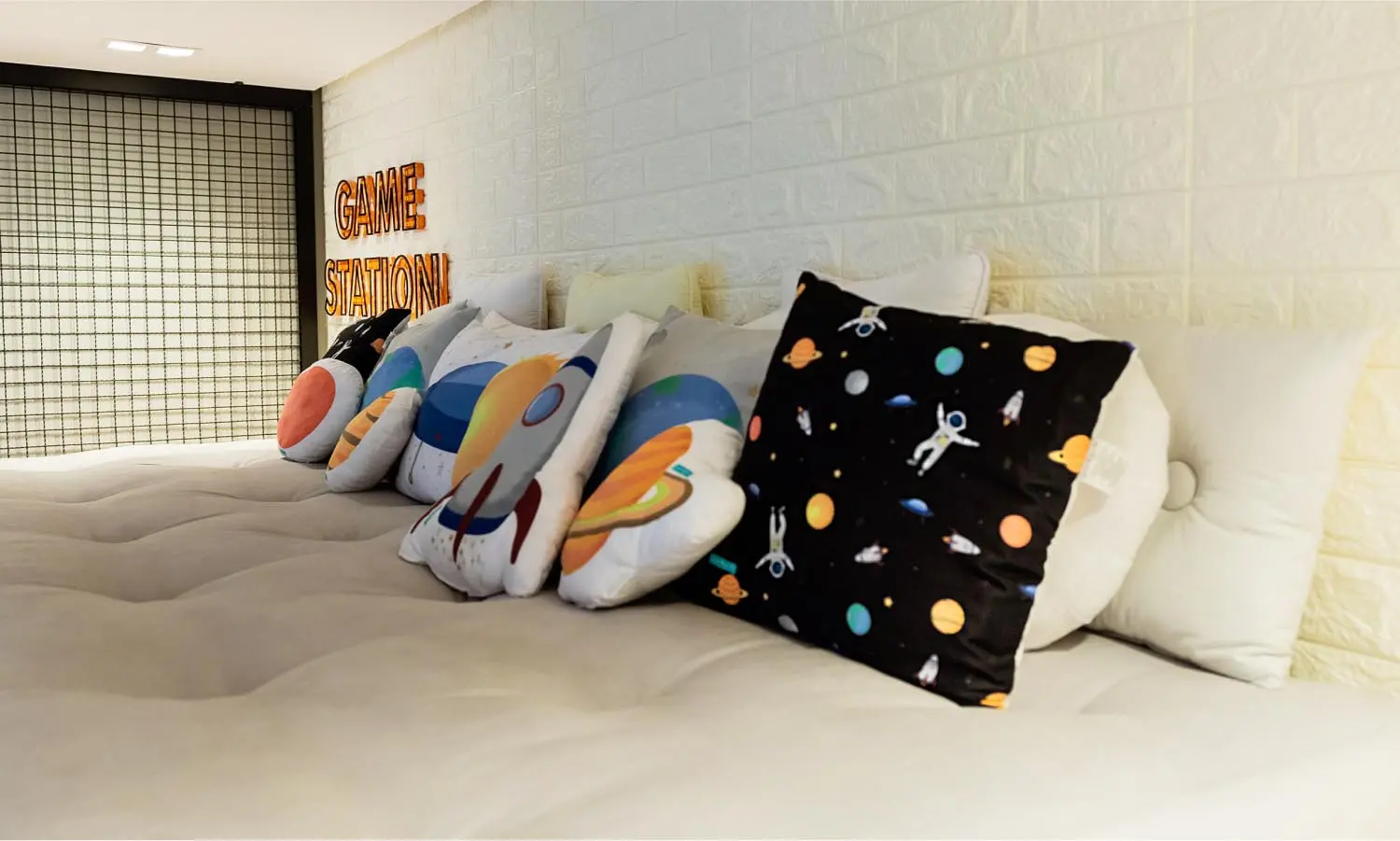 O tema utilizado como inspiração fica presente em todas as estampas usadas no quarto (Créditos: divulgação/Grão de Gente)