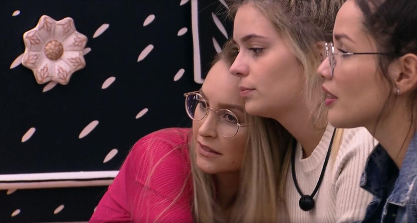 Karla Diaz no quarto cordel ao lado de Viih Tube e Juliette