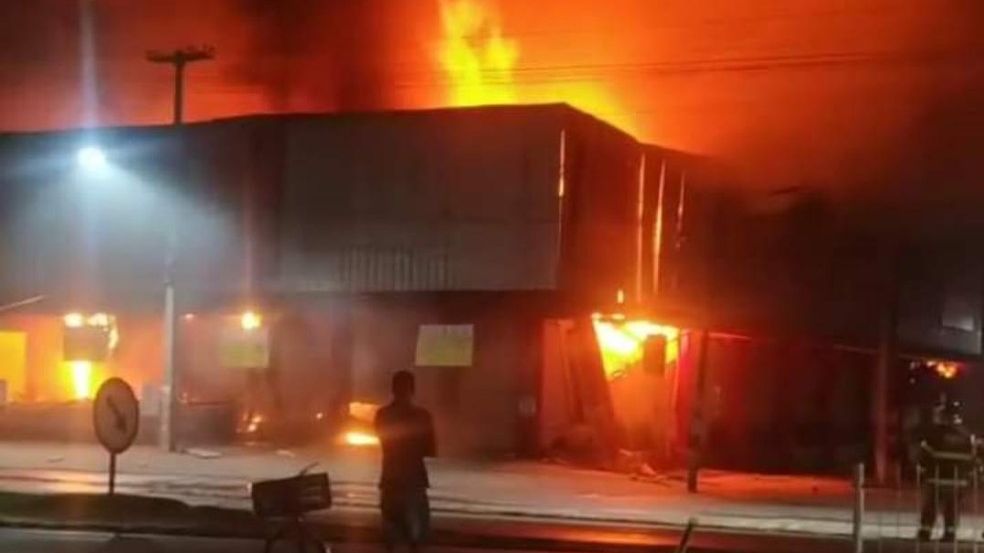 incêndio supermercado/explosão supermercado/supermercado pernambuco