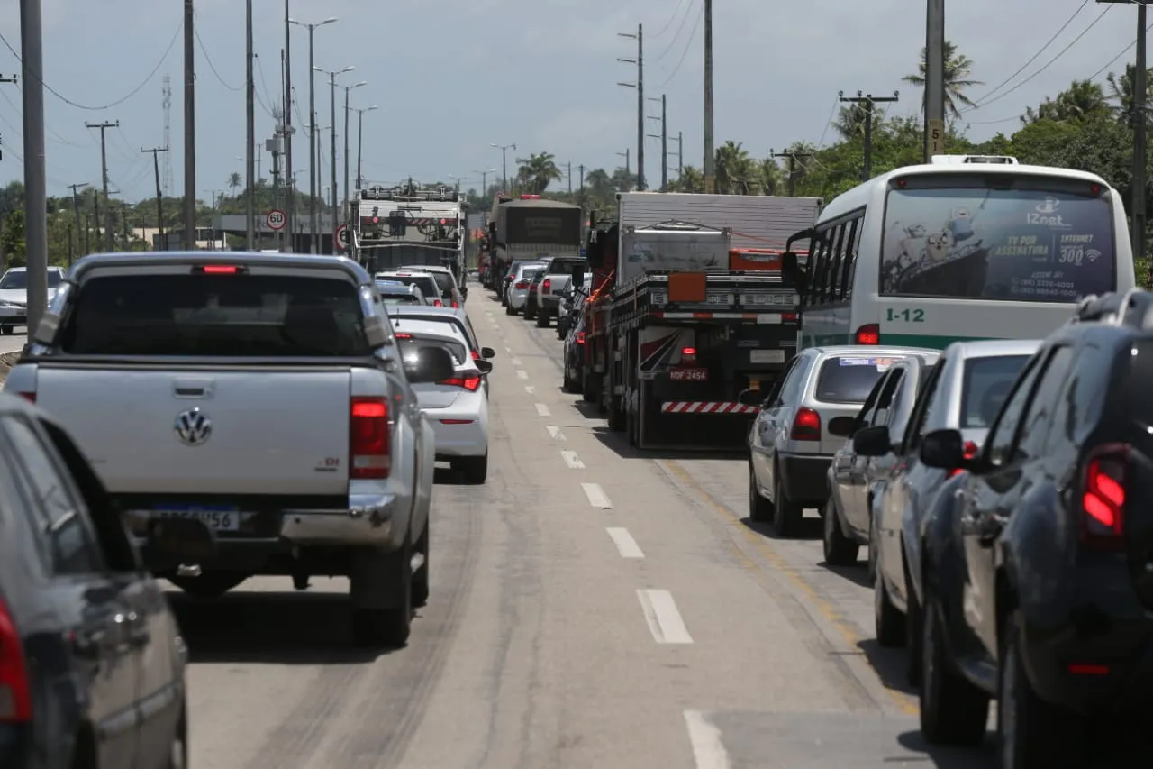 Em Aquiraz, a barreira provocou fila extensa