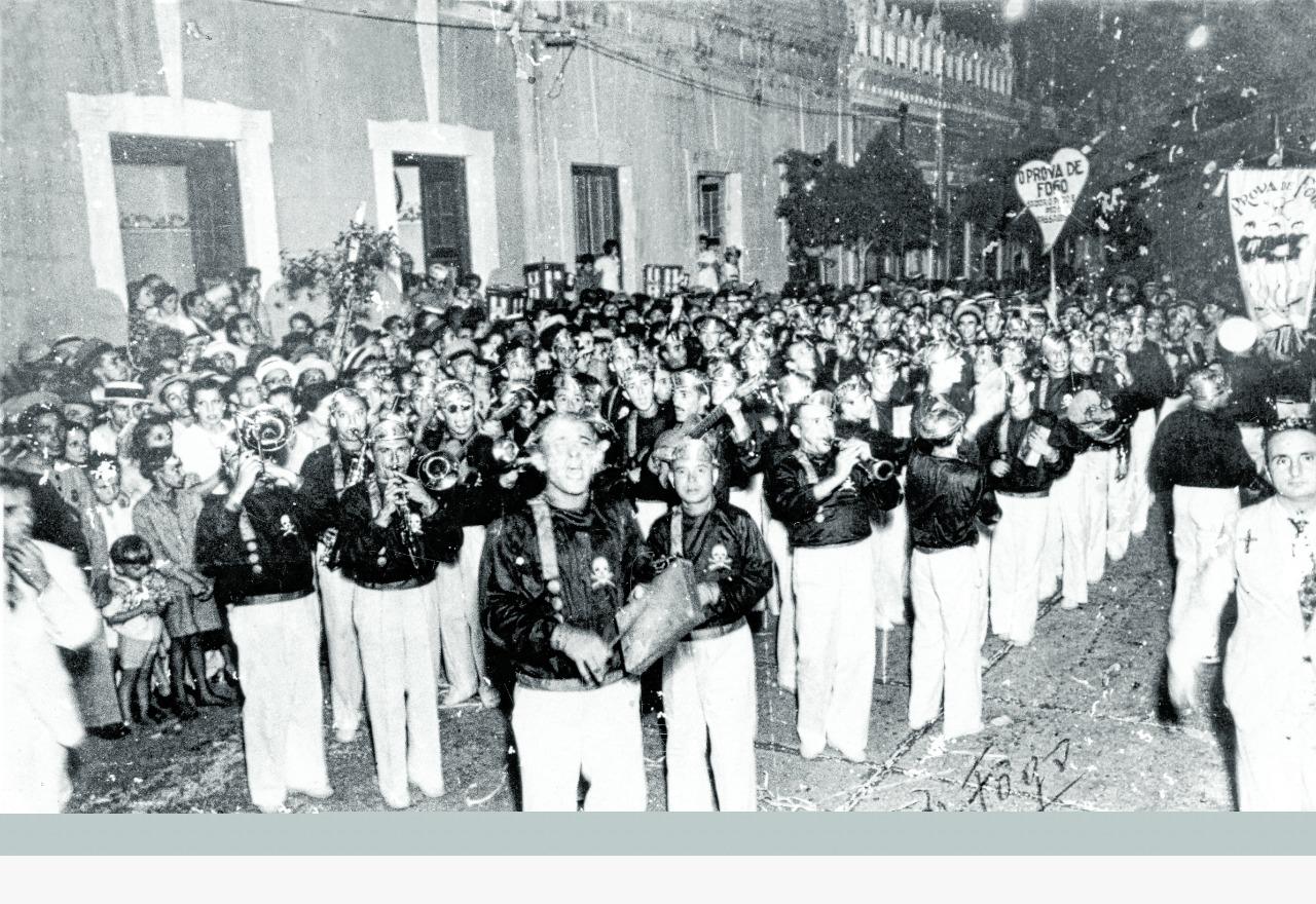 B<MC>loco </MC>P<MC>rova de Fogo (à esquerda) e Escola de Samba Luiz Assunção (abaixo) marcaram o carnaval de Fortaleza