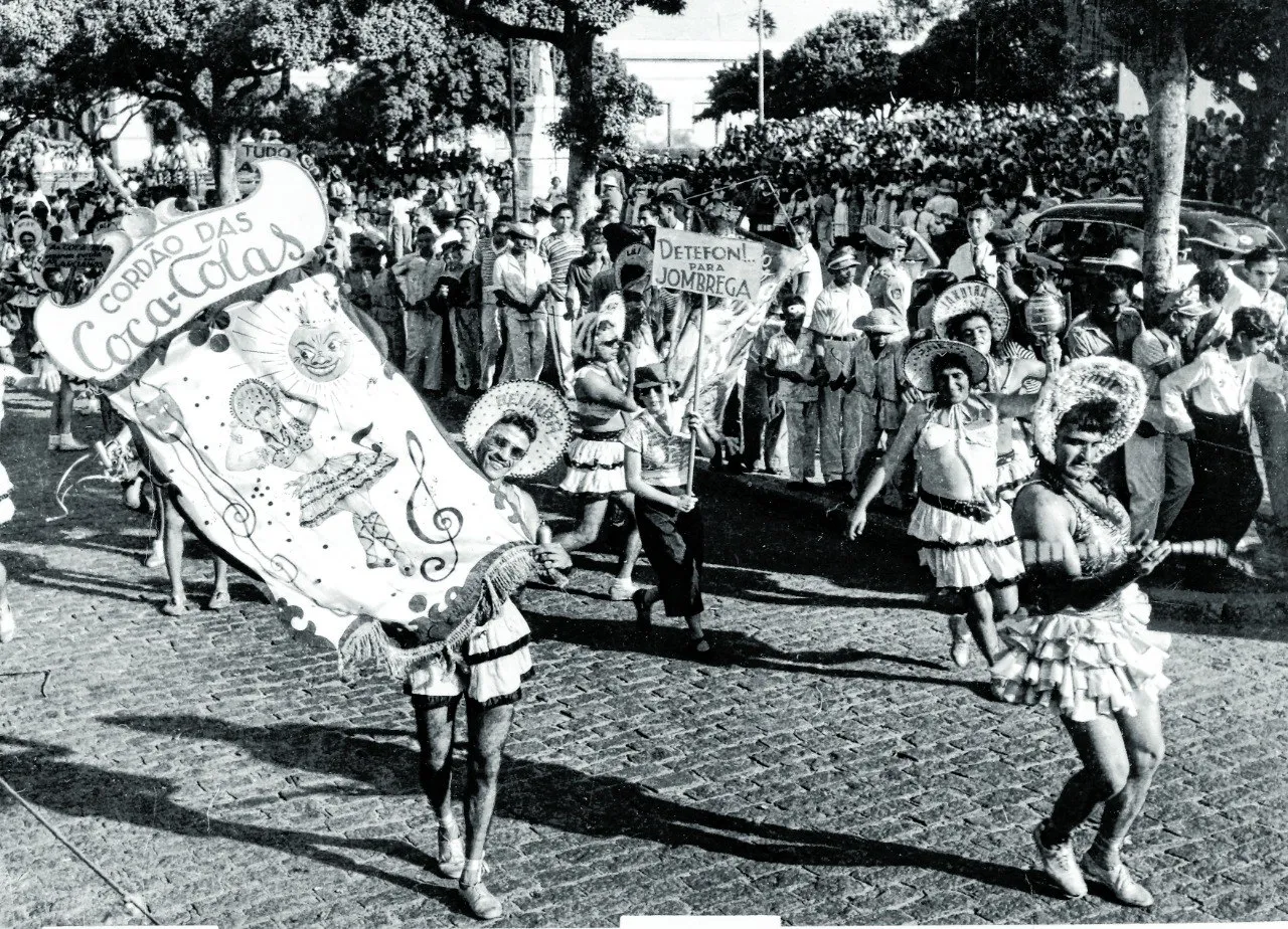 Cordão das Coca Colas