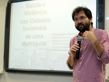 Antônio Lima, epidemiologista da Prefeitura de Fortaleza, afirma que a segunda onda da Covid-19 já está pressionando a rede de assistência hospitalar da Capital.