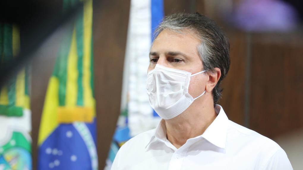Desde as descobertas dos primeiros casos da Covid-19 no Ceará, o governador Camilo Santana utiliza as redes sociais para alertar a população sobre os perigos das aglomerações