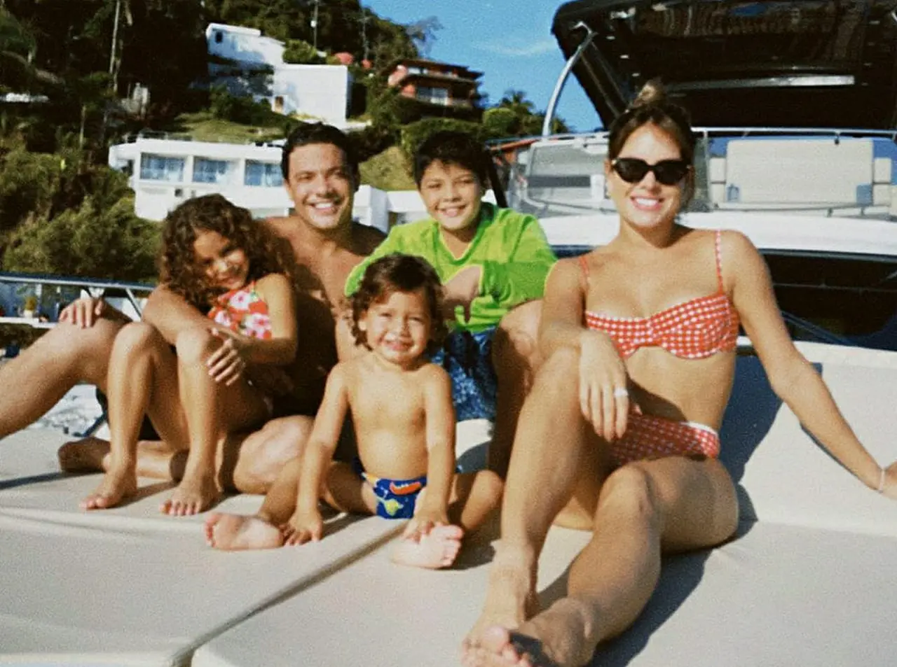 Cearense ao lado dos filhos e esposa no Rio de Janeiro