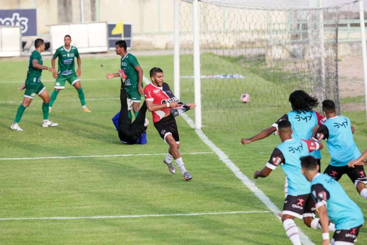 O atacante Berguinho marcou o gol do título coral no 2º tempo