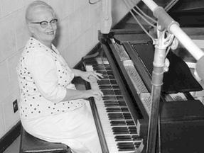 A pianista e compositora Tia Amélia, na década de 1960 -