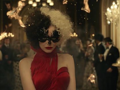 Emma Stone surge com visual punk em trailer inédito de Cruella.