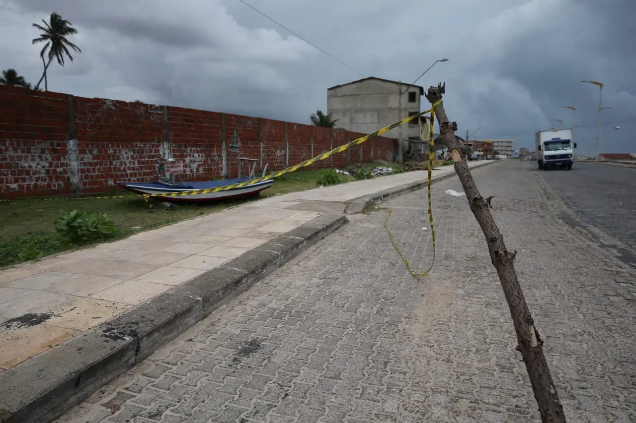 Local onde crime ocorreu. Três pessoas morreram e duas ficaram feridas ao desembarcarem em festa de facção rival no Vila do Mar