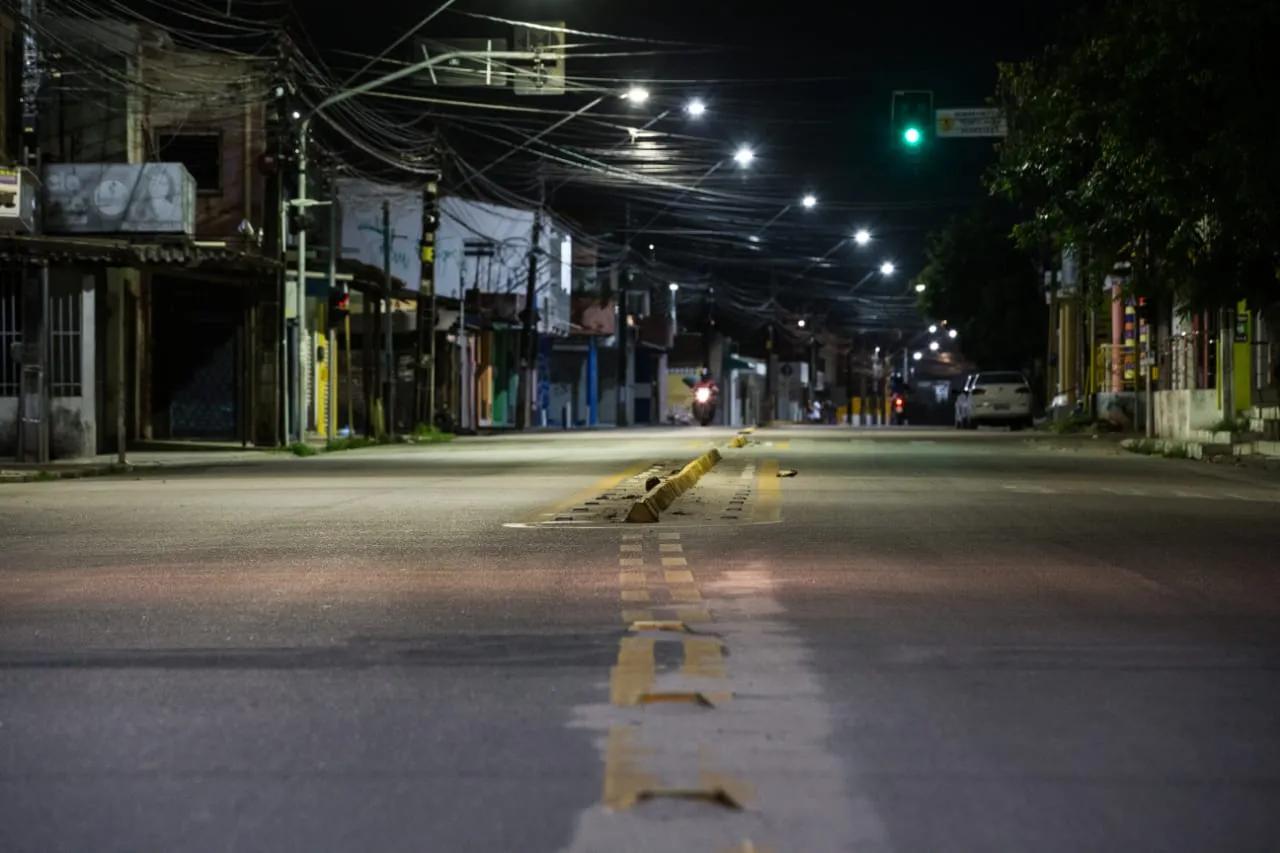 Bairro Conjunto Esperança sem movimentação na noite desta quinta