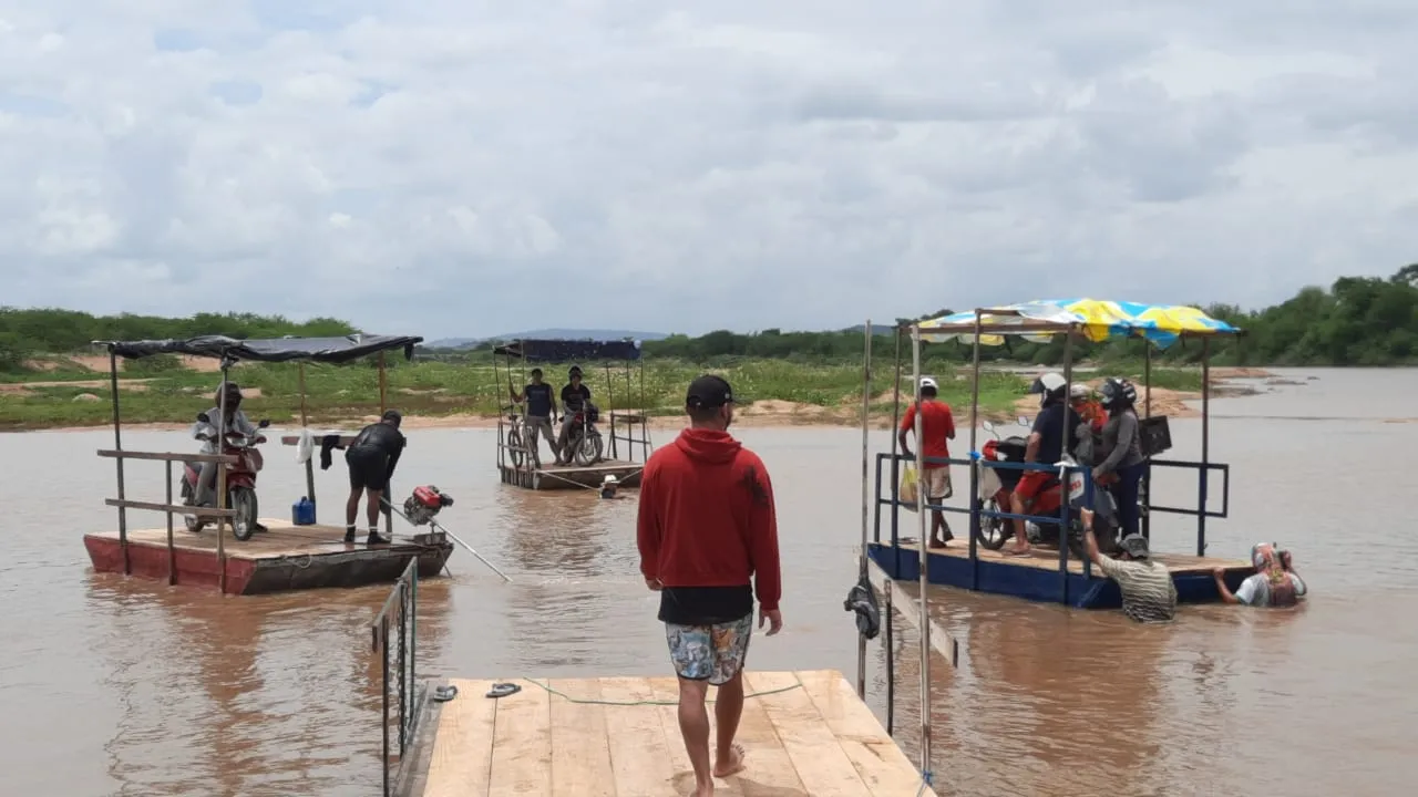 Travessia do rio Jaguaribe em Iguatu, na localidade de Gadelha.