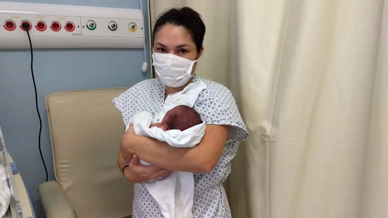 Nayana Freitas foi uma das mães contempladas pelo serviço do banco de leite após seu filho nascer prematuramente de 27 semanas