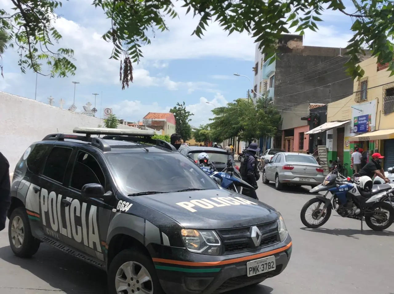 Viaturas em rua de Sobral