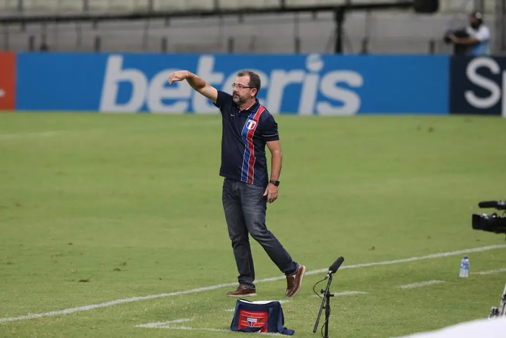 O técnico Enderson Moreira segue no Fortaleza para a temporada de 2021