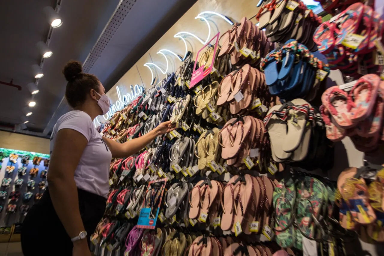 Consumidores já podem realizar suas compras sem o auxílio de vendedores